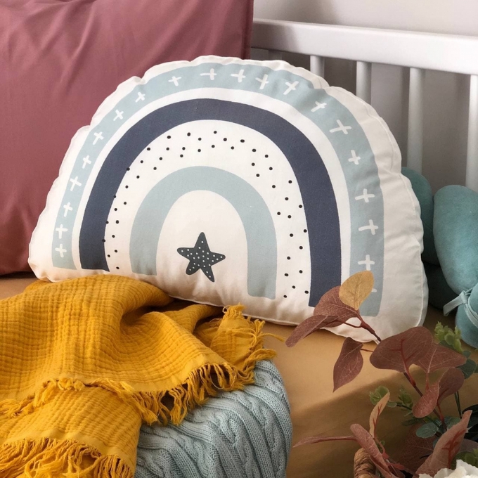Pernuta decorativa pentru patut bebe Curcubeu multicolor